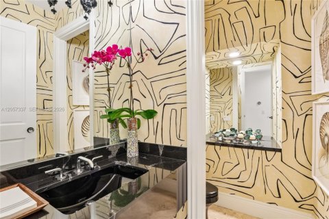 House in Miami, Florida 4 bedrooms, 370.31 sq.m. № 2192126 - photo 15
