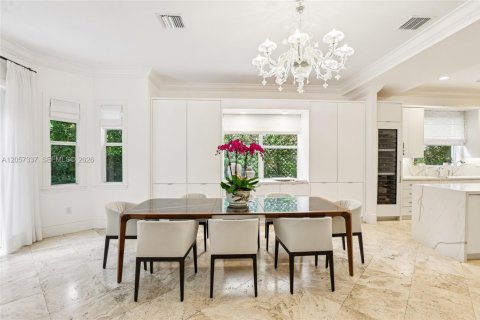 House in Miami, Florida 4 bedrooms, 370.31 sq.m. № 2192126 - photo 27