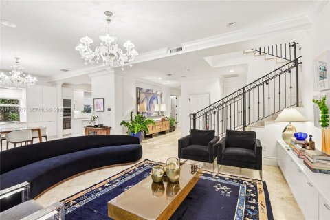 House in Miami, Florida 4 bedrooms, 370.31 sq.m. № 2192126 - photo 8