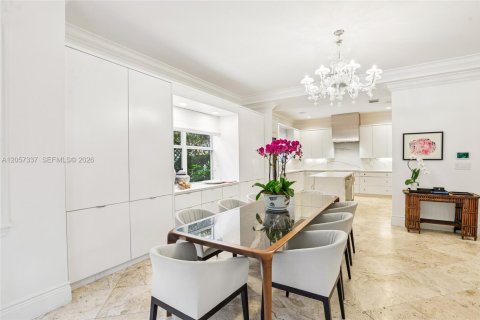 House in Miami, Florida 4 bedrooms, 370.31 sq.m. № 2192126 - photo 28