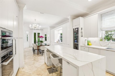 House in Miami, Florida 4 bedrooms, 370.31 sq.m. № 2192126 - photo 18
