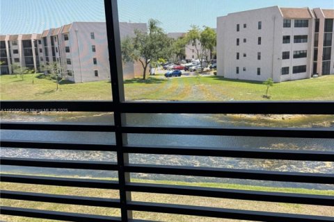 Copropriété à vendre à Sunrise, Floride: 2 chambres, 73.39 m2 № 1372367 - photo 11