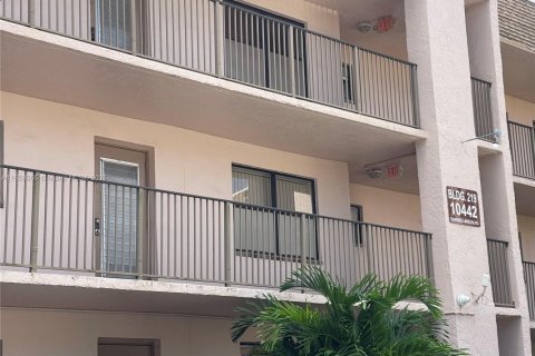 Copropriété à vendre à Sunrise, Floride: 2 chambres, 73.39 m2 № 1372367 - photo 4