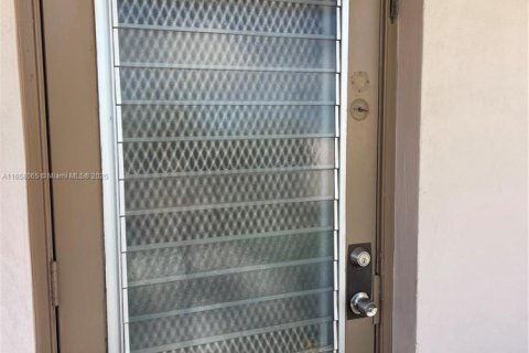 Copropriété à vendre à Sunrise, Floride: 2 chambres, 73.39 m2 № 1372367 - photo 3