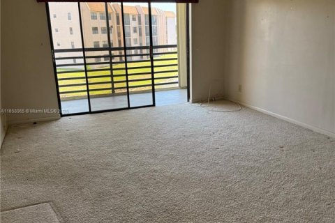 Copropriété à vendre à Sunrise, Floride: 2 chambres, 73.39 m2 № 1372367 - photo 12