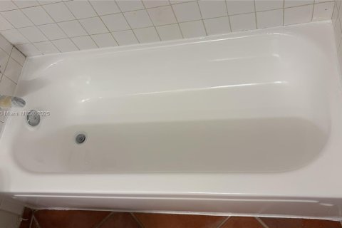 Copropriété à louer à North Bay Village, Floride: 1 chambre, 57.6 m2 № 1953907 - photo 11