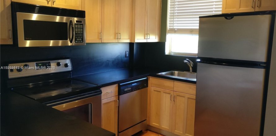 Condo à North Bay Village, Floride, 1 chambre  № 1953907