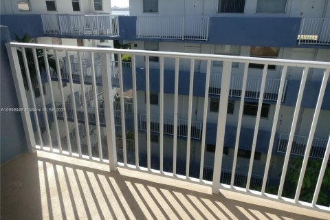 Copropriété à louer à North Bay Village, Floride: 1 chambre, 57.6 m2 № 1953907 - photo 9