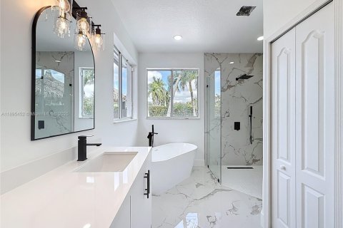 House in Miami, Florida 4 bedrooms, 262.45 sq.m. № 1950698 - photo 27