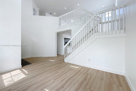 House in Miami, Florida 4 bedrooms, 262.45 sq.m. № 1950698 - photo 7