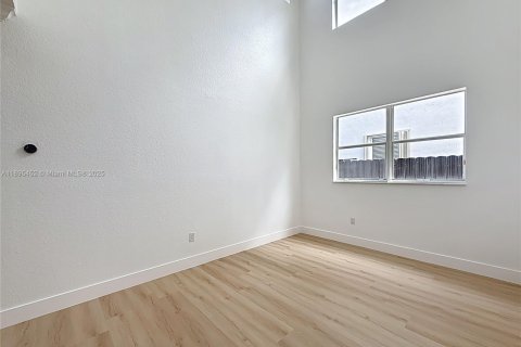House in Miami, Florida 4 bedrooms, 262.45 sq.m. № 1950698 - photo 10