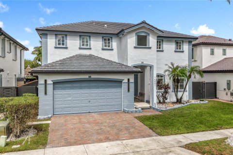 House in Miami, Florida 4 bedrooms, 262.45 sq.m. № 1950698 - photo 2