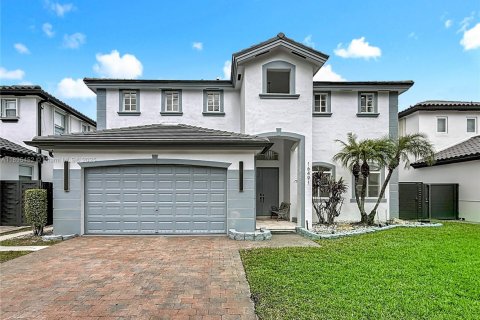 House in Miami, Florida 4 bedrooms, 262.45 sq.m. № 1950698 - photo 1