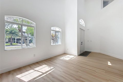 House in Miami, Florida 4 bedrooms, 262.45 sq.m. № 1950698 - photo 6