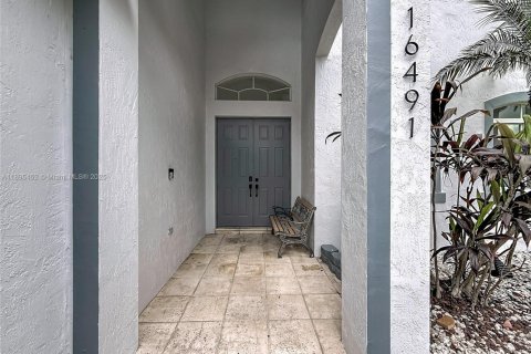 House in Miami, Florida 4 bedrooms, 262.45 sq.m. № 1950698 - photo 4