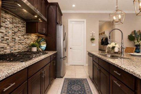House in LAKESHORE in Winter Garden, Florida 4 bedrooms, 286.23 sq.m. № 2202576 - photo 9