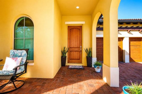 House in LAKESHORE in Winter Garden, Florida 4 bedrooms, 286.23 sq.m. № 2202576 - photo 4