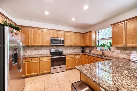 House in Coconut Creek, Florida 3 bedrooms, 136.19 sq.m. № 1937490 - photo 13
