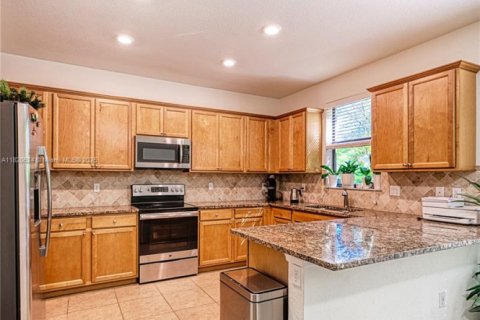 House in Coconut Creek, Florida 3 bedrooms, 136.19 sq.m. № 1937490 - photo 12
