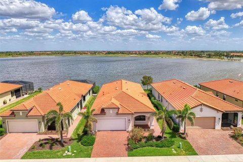 House in Venice, Florida 2 bedrooms, 177.16 sq.m. № 1621915 - photo 1