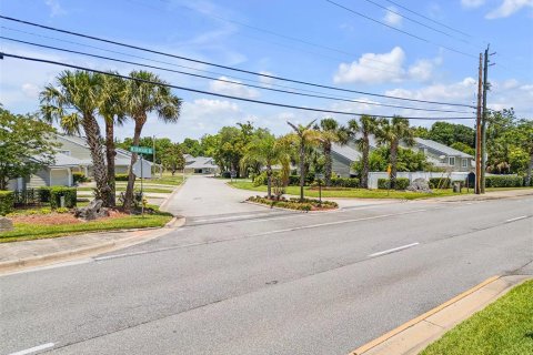 Touwnhouse à vendre à Ormond Beach, Floride: 2 chambres, 130.81 m2 № 2093778 - photo 2
