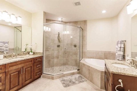 Condo in Bradenton, Florida, 2 bedrooms № 2212455 - photo 22