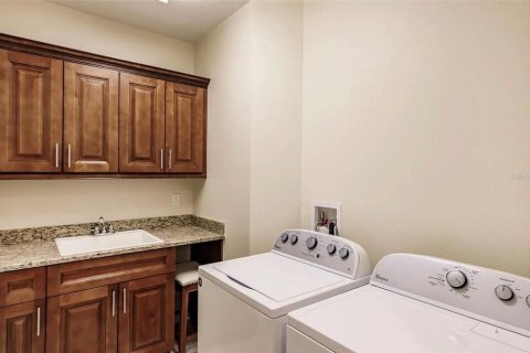 Condo in Bradenton, Florida, 2 bedrooms № 2212455 - photo 23