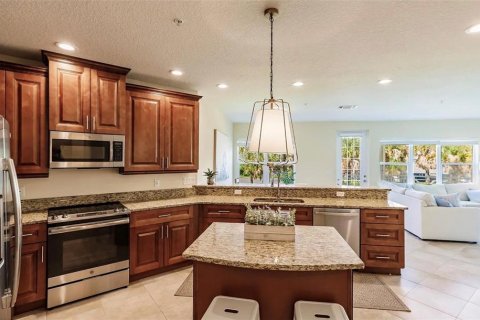 Condo in Bradenton, Florida, 2 bedrooms № 2212455 - photo 6
