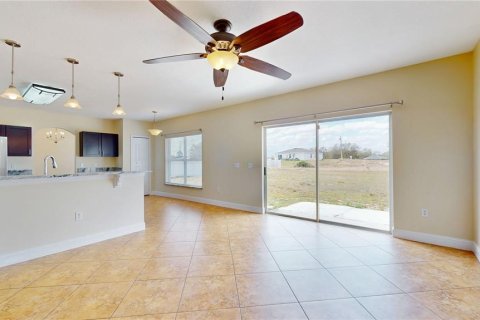 House in Poinciana, Florida 4 bedrooms, 194.54 sq.m. № 1618449 - photo 13