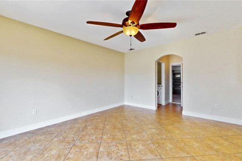 House in Poinciana, Florida 4 bedrooms, 194.54 sq.m. № 1618449 - photo 12