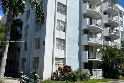 Condo in Miami, Florida, 1 bedroom  № 1921404 - photo 1