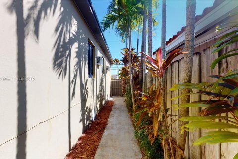 Villa ou maison à louer à Miami, Floride: 1 chambre, 39.02 m2 № 1818351 - photo 13