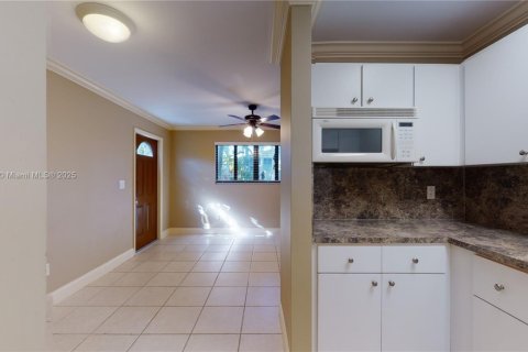 Villa ou maison à louer à Miami, Floride: 1 chambre, 39.02 m2 № 1818351 - photo 6
