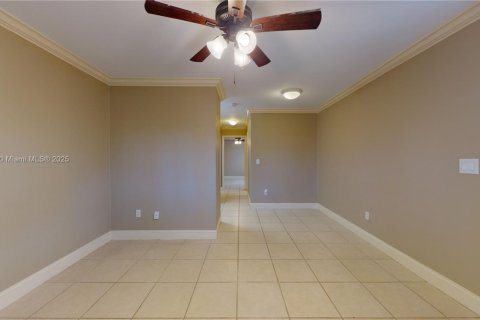 Villa ou maison à louer à Miami, Floride: 1 chambre, 39.02 m2 № 1818351 - photo 3