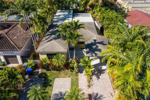 Villa ou maison à louer à Miami, Floride: 1 chambre, 39.02 m2 № 1818351 - photo 1