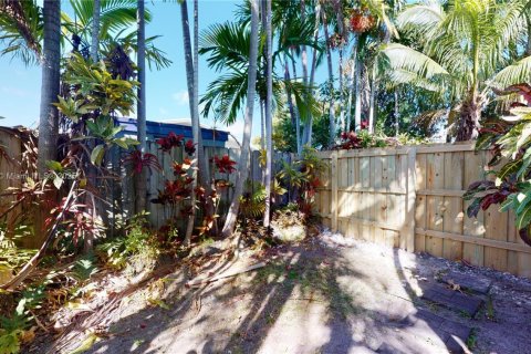 Villa ou maison à louer à Miami, Floride: 1 chambre, 39.02 m2 № 1818351 - photo 16