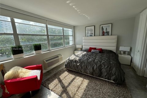 Condo in Miami Beach, Florida, 1 bedroom  № 2013282 - photo 13