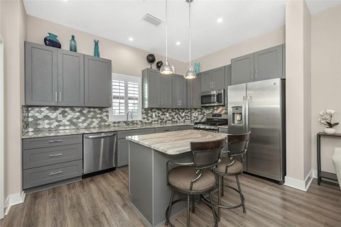 Townhouse in Dunedin, Florida 2 bedrooms, 149.57 sq.m. № 2112241 - photo 11