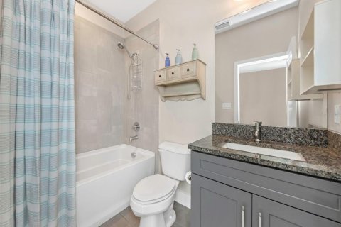 Townhouse in Dunedin, Florida 2 bedrooms, 149.57 sq.m. № 2112241 - photo 29