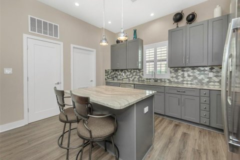 Townhouse in Dunedin, Florida 2 bedrooms, 149.57 sq.m. № 2112241 - photo 14