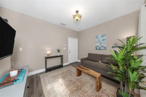 Townhouse in Dunedin, Florida 2 bedrooms, 149.57 sq.m. № 2112241 - photo 4