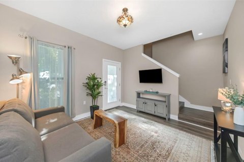 Townhouse in Dunedin, Florida 2 bedrooms, 149.57 sq.m. № 2112241 - photo 5