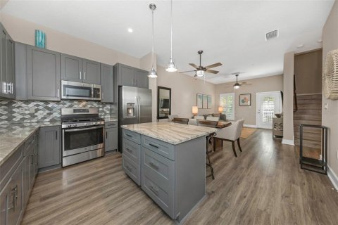 Townhouse in Dunedin, Florida 2 bedrooms, 149.57 sq.m. № 2112241 - photo 10
