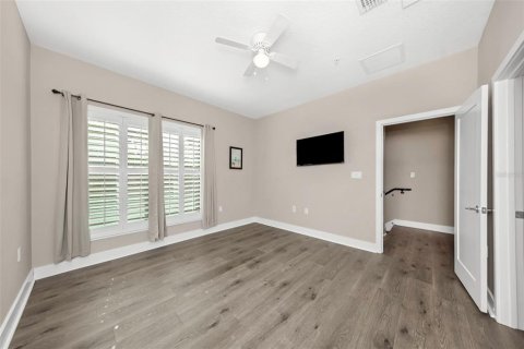 Townhouse in Dunedin, Florida 2 bedrooms, 149.57 sq.m. № 2112241 - photo 27
