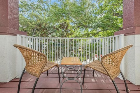 Townhouse in Dunedin, Florida 2 bedrooms, 149.57 sq.m. № 2112241 - photo 18