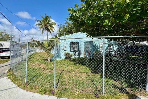 House in Miami, Florida 4 bedrooms, 164.25 sq.m. № 1861841 - photo 3