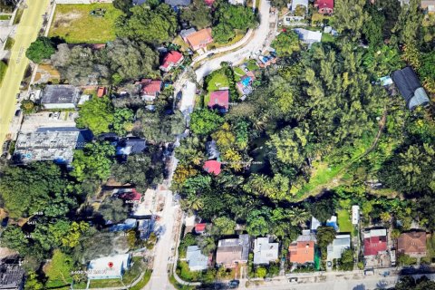 House in Miami, Florida 4 bedrooms, 164.25 sq.m. № 1861841 - photo 12