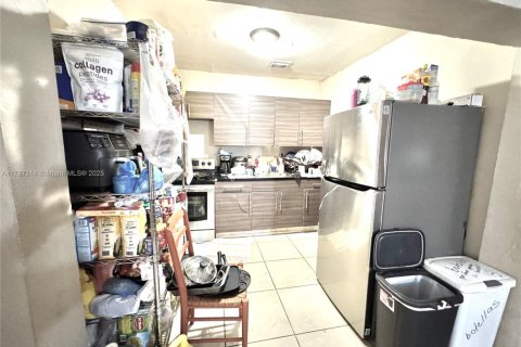 House in Miami, Florida 4 bedrooms, 164.25 sq.m. № 1861841 - photo 5
