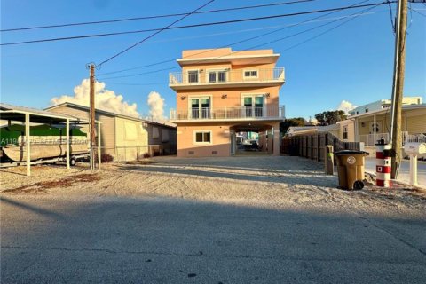 Casa en alquiler en Key Largo, Florida, 4 dormitorios, 225.94 m2 № 2152687 - foto 2