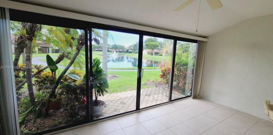 Condo à West Palm Beach, Floride, 2 chambres  № 2039710